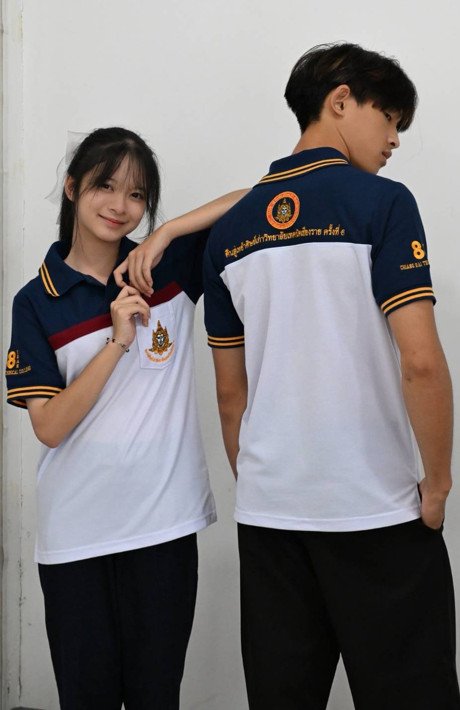 ตัวอย่างสวมใส่เสื้อรุ่น ด้านหน้าและด้านหลัง